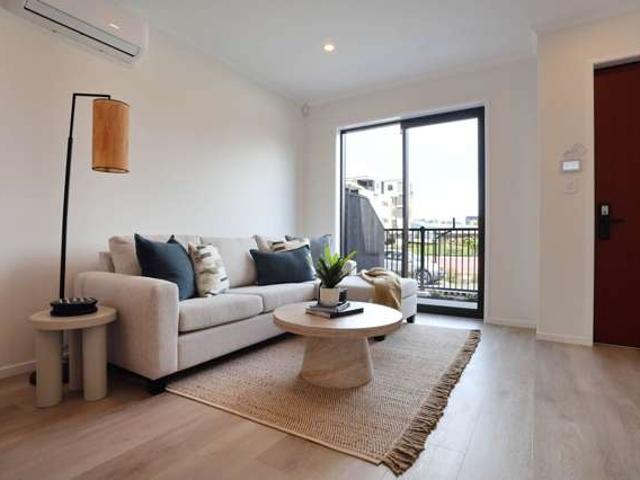 Townhouse for sale in Wairau Valley