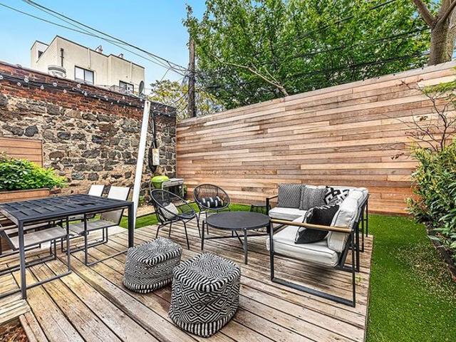 Townhouse for rent in Arverne, New York