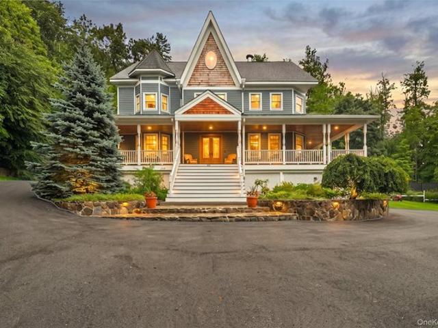 House for sale in Baldwin Place, New York