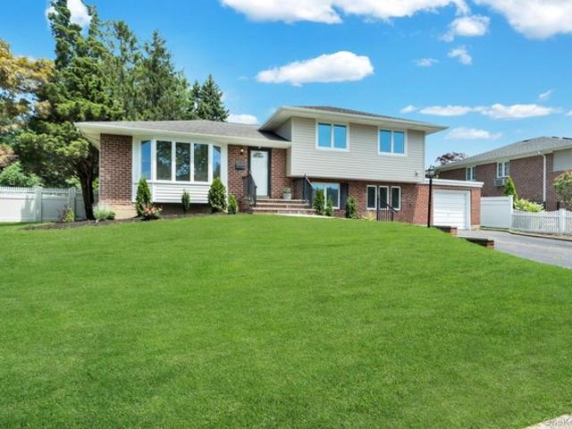 House for sale in Huntington, New York