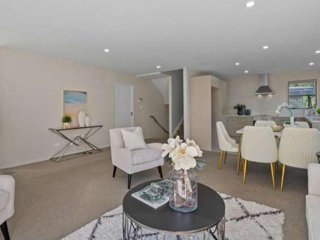 House for sale in Oratia