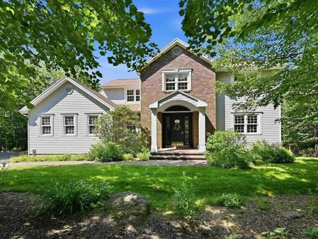 House for sale in Hammond's Plains, Nova Scotia