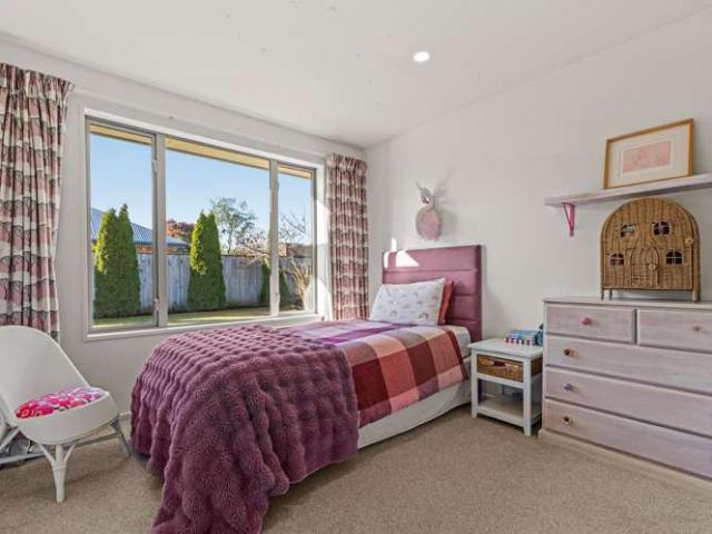 House for sale in Chaslands, Canterbury