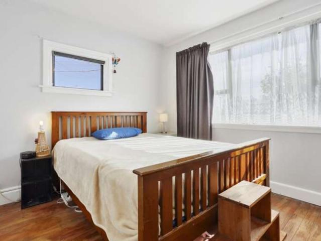 Property for sale in Chaslands, Canterbury