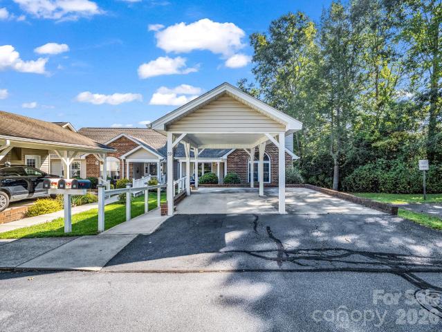 Townhouse for sale in Hendersonville, North Carolina