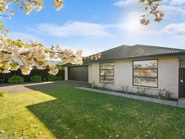 House for sale in Chaslands, Canterbury
