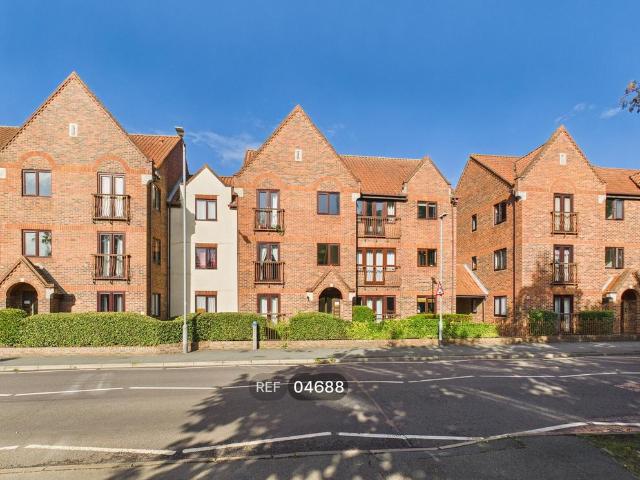 Apartment for rent in Highwoods, Fordham Heath
