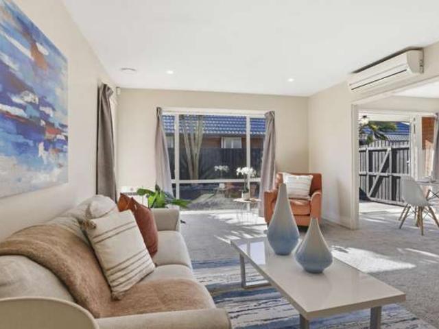 Property for sale in Chaslands, Canterbury
