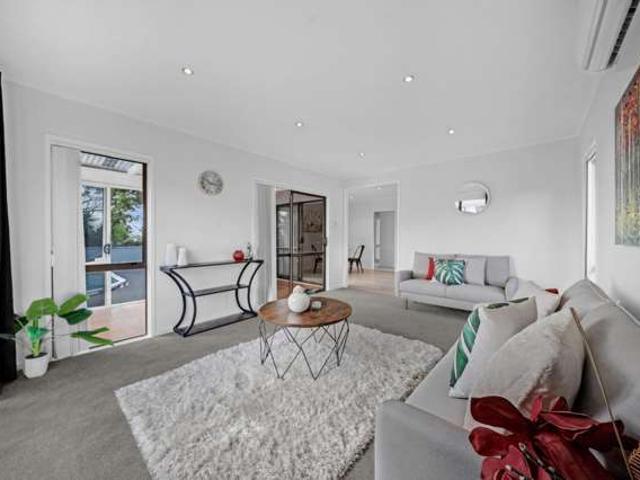 House for rent in Paremoremo