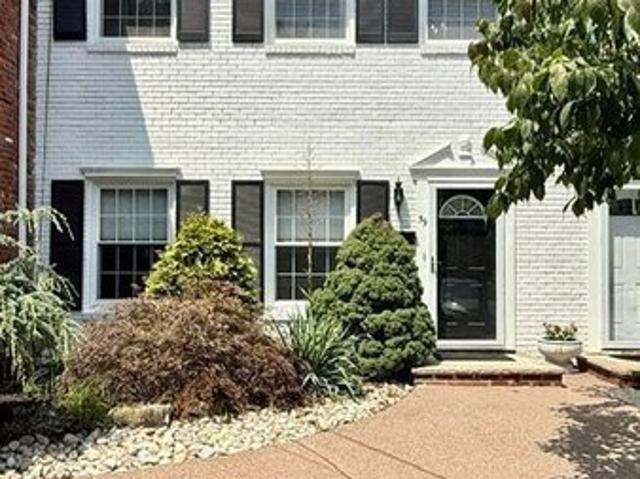 Townhouse for sale in Avenel, New Jersey