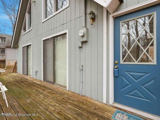 House for sale in Lake Ariel, Pennsylvania