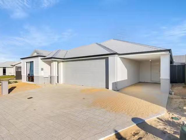 House for rent in Madora Bay