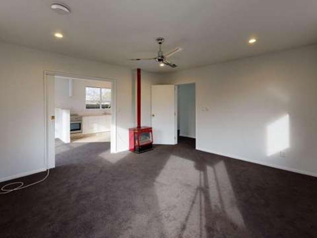 Apartment for rent in Chaslands, Canterbury
