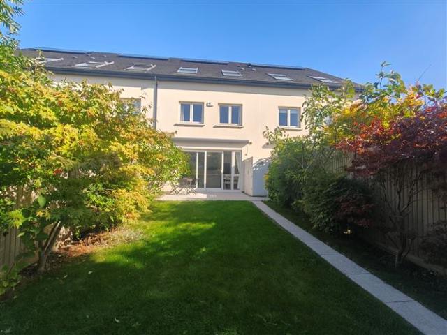 Terraced House to rent in Dun Laoghaire, North Tipperary