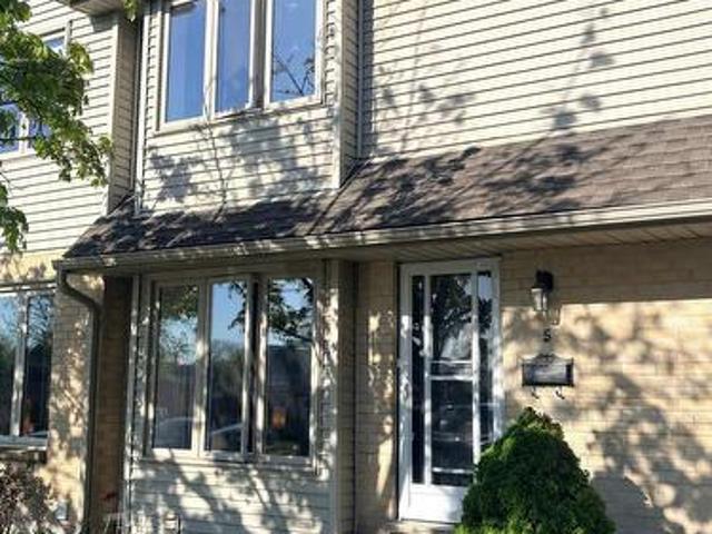 Townhouse for sale in Arva, Ontario