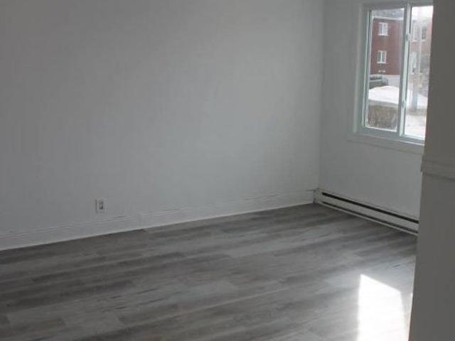 Apartment for rent in Sainte-Catherine, Montérégie