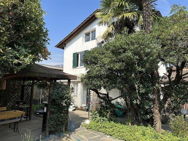 Einfamilienhaus kaufen in Losone, Tessin