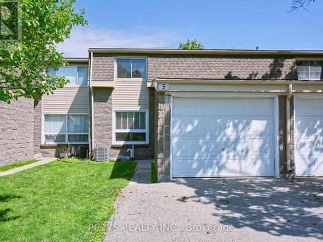 Townhouse for sale in Arva, Ontario