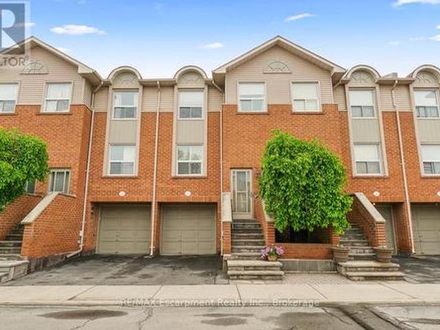 Townhouse for sale in Oakville, Ontario