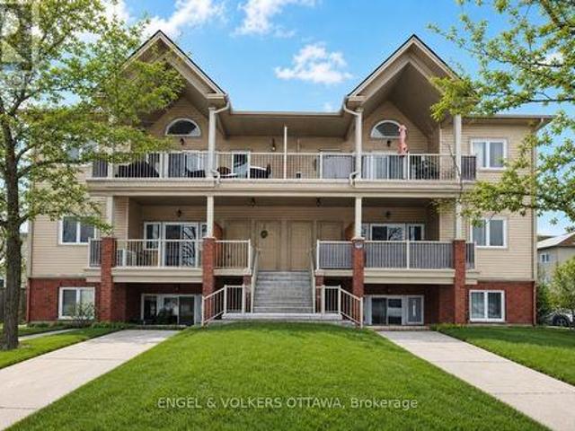 Townhouse for sale in Barrhaven East, Ottawa