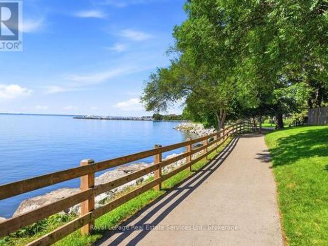 Townhouse for sale in Oakville, Ontario