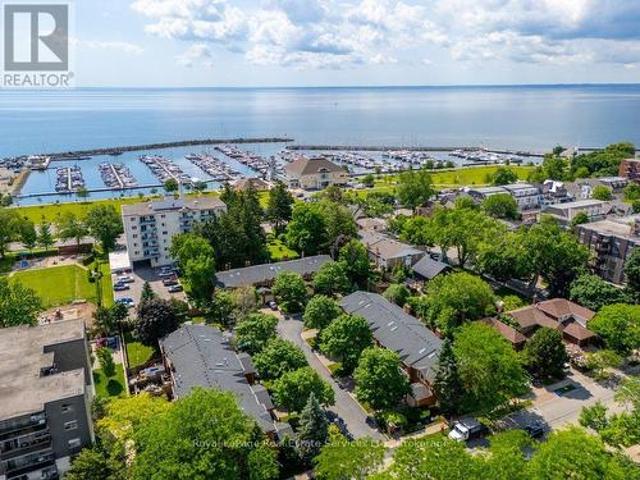Townhouse for sale in Oakville, Ontario