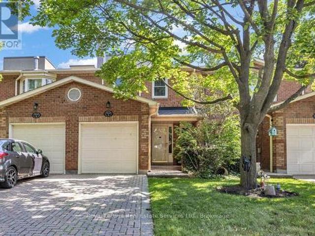 Townhouse for sale in Oakville, Ontario