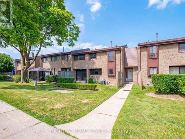 Townhouse for sale in Mississauga, Ontario