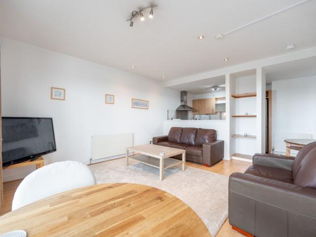 Apartment for rent in Broomhill, Scotland