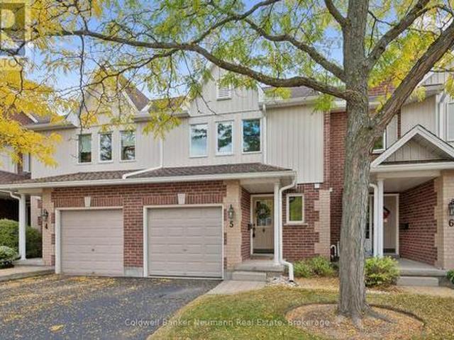 Townhouse for sale in Kortright Hills Neighbourhood Group, Guelph