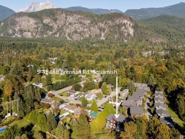 Duplex for sale in Brackendale, British Columbia