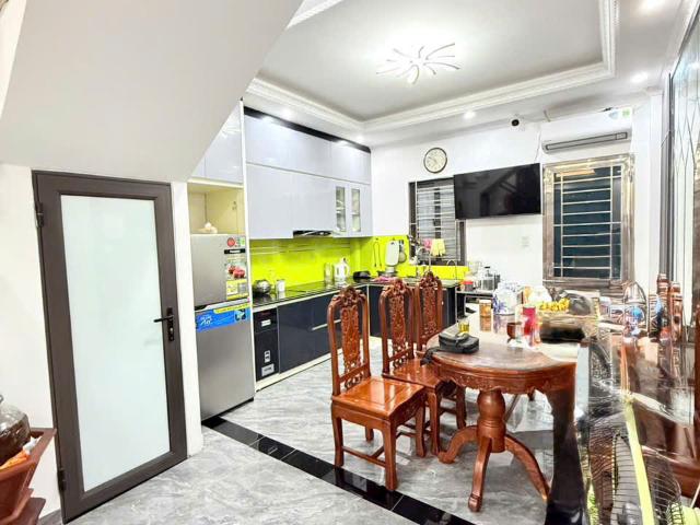 Nhà mặt phố bán