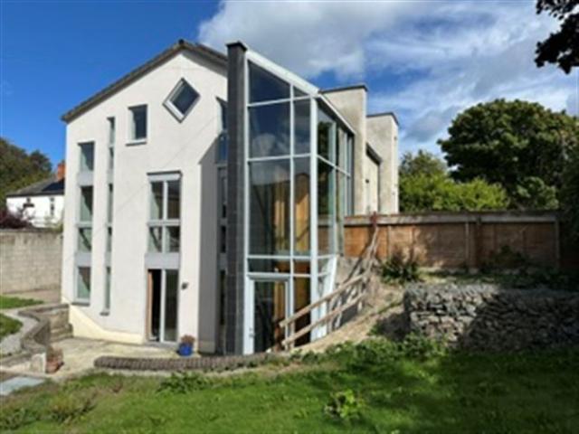 Detached House to rent in Sutton, County Dublin