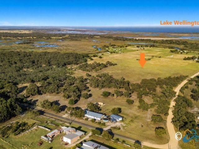 Cottage for sale in Seacombe, Victoria