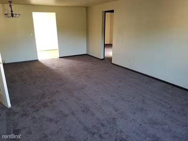 Condo for rent in Youngstown