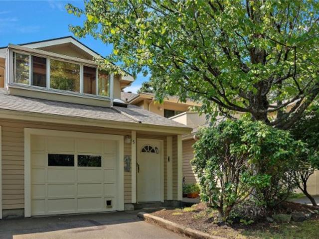 House for sale in Esquimalt, Capital Regional District