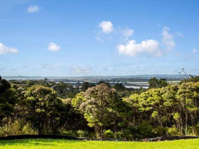 Land for sale in Paremoremo, Oroua County