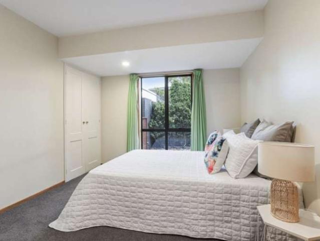 Property for sale in Chaslands, Canterbury