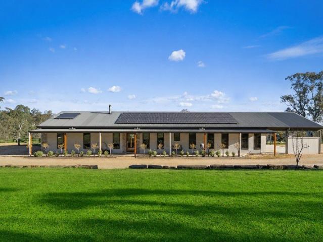 Cottage for sale in Mansfield, Shire of Mansfield