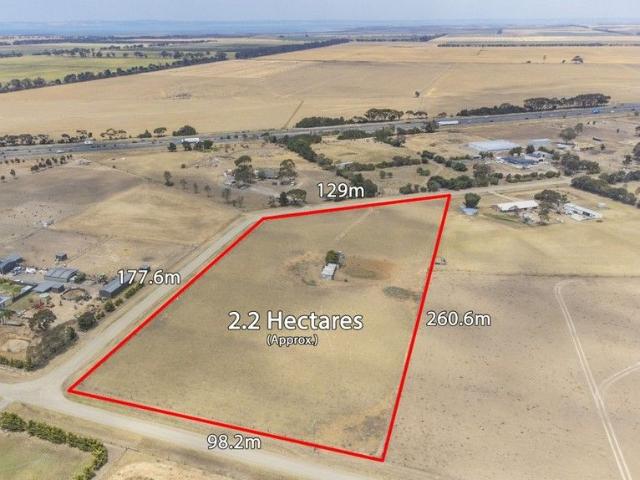 Cottage for sale in Little River, Victoria