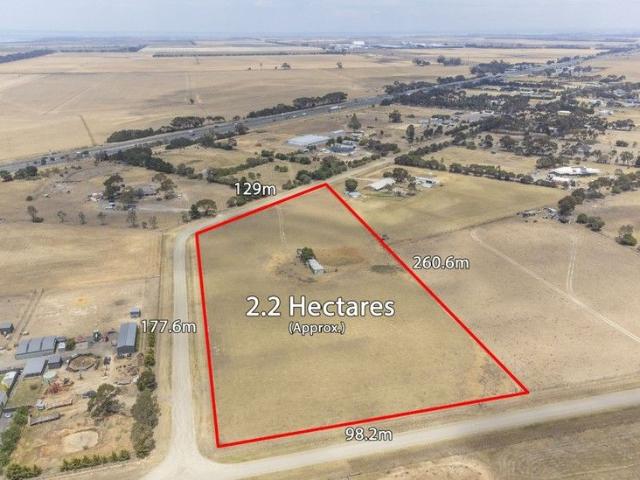 Cottage for sale in Little River, Victoria