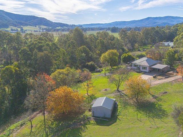 Cottage for sale in Myrtleford, Victoria