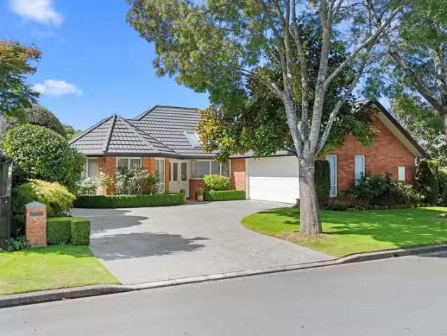 House for sale in Chaslands, Canterbury