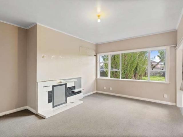 House for sale in Chaslands, Canterbury