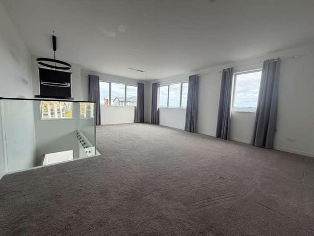 House for rent in Paremoremo