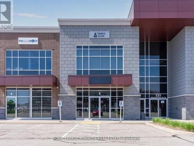 Commercial for rent in Oakville, Ontario