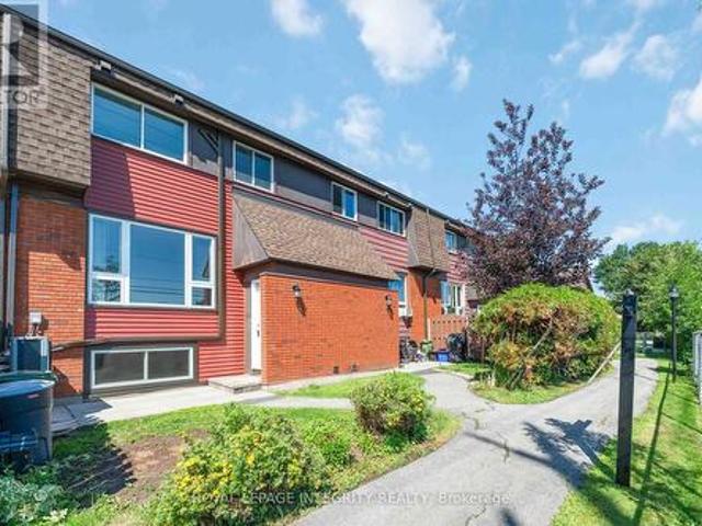 Townhouse for rent in Mulhurst Bay, Ontario