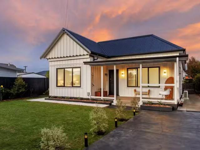 House for sale in Chaslands, Canterbury