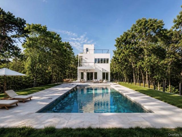 House for sale in Wainscott, New York