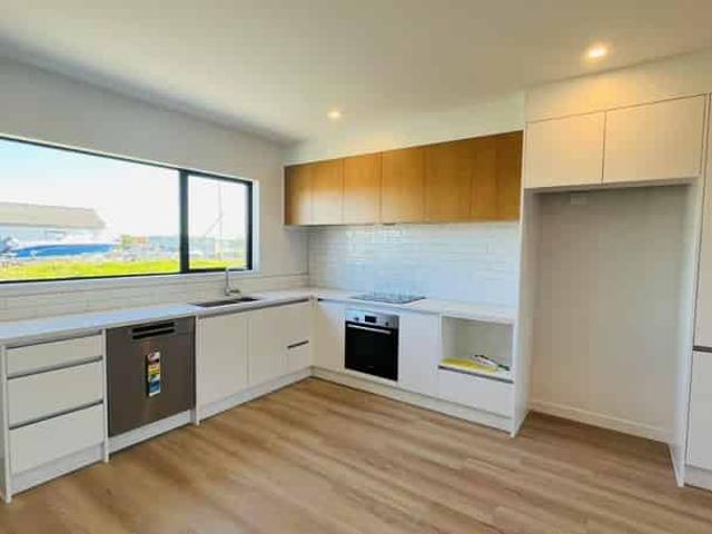 House for rent in Paremoremo, Oroua County